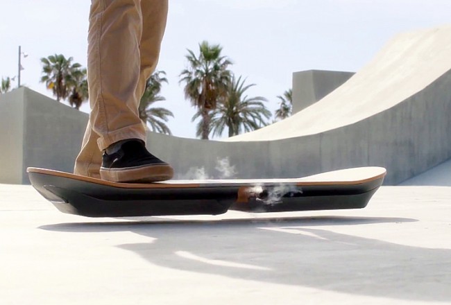 Säg hej till Lexus hoverboard slide