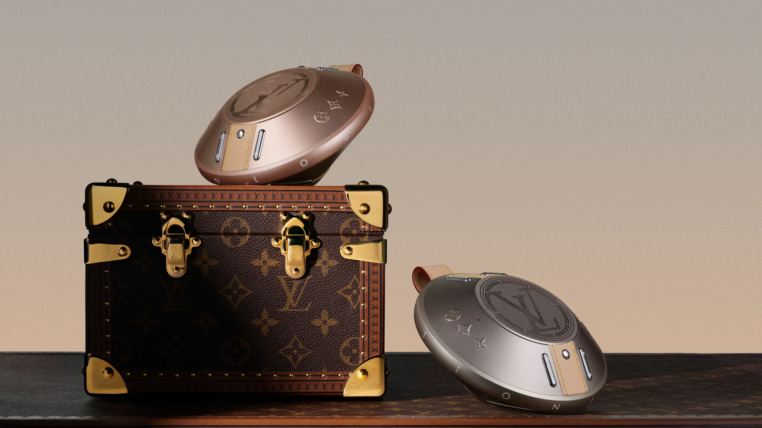 Louis Vuitton lanserar stiliga och portabla LV Nanogram-högtalare